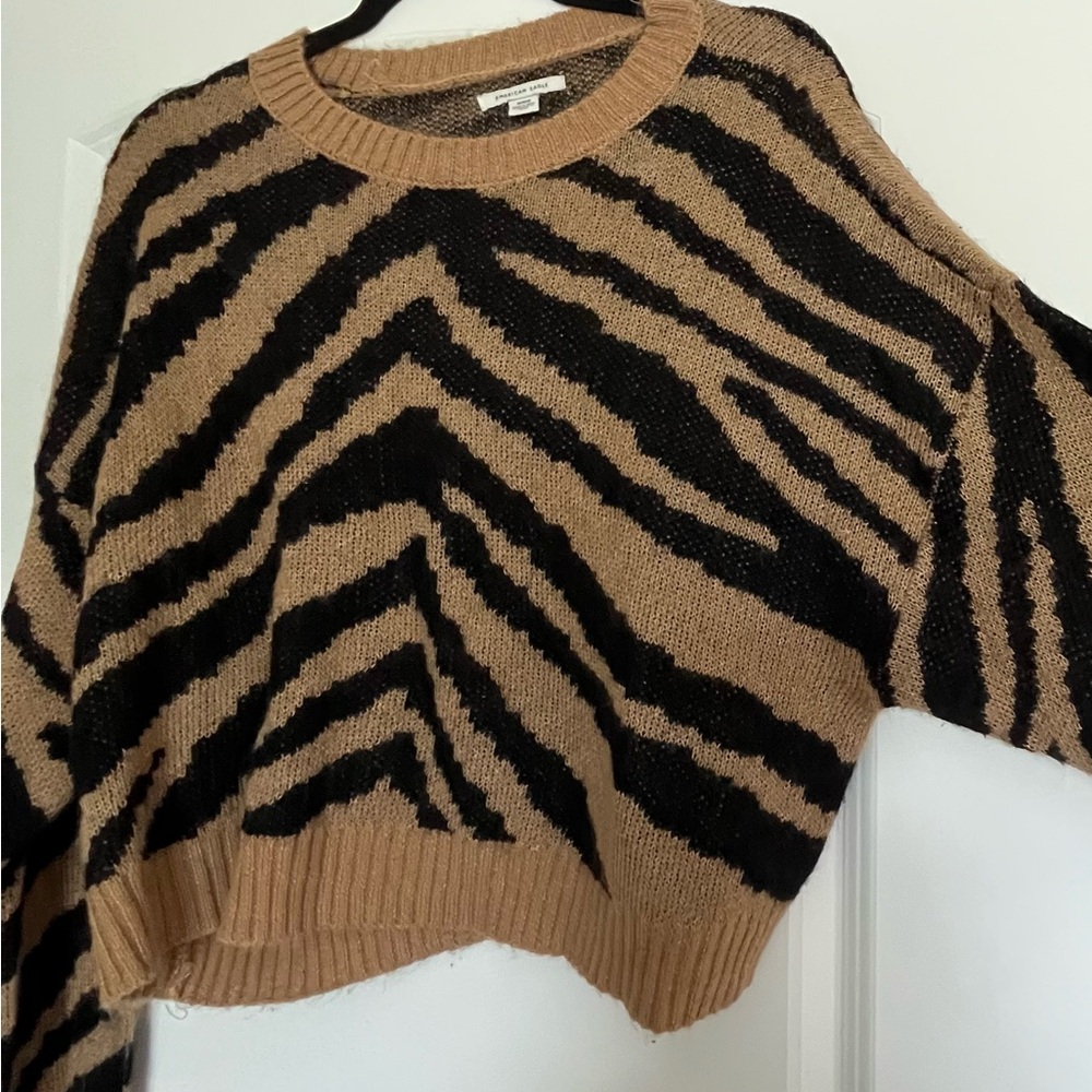 American Eagle Sweater Cropped Tan Black Tiger Animal Print Soft Wool Blend Sz M - Picture 5 of 6